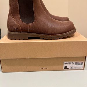 Brand new Boys UGG boots size 4(big boy)